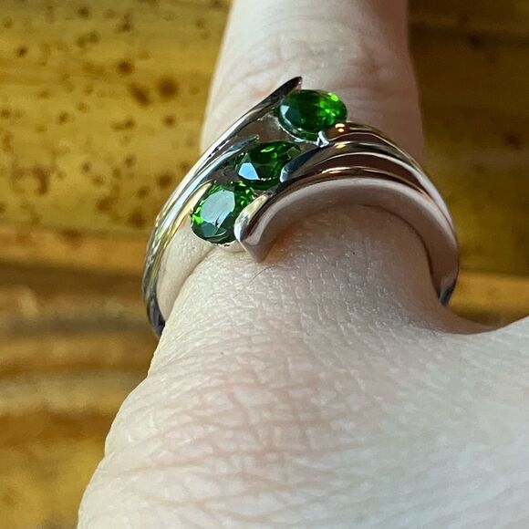 Natural Chrome Diopside Sterling Silver Ring Size 5 - Picture 2 of 9